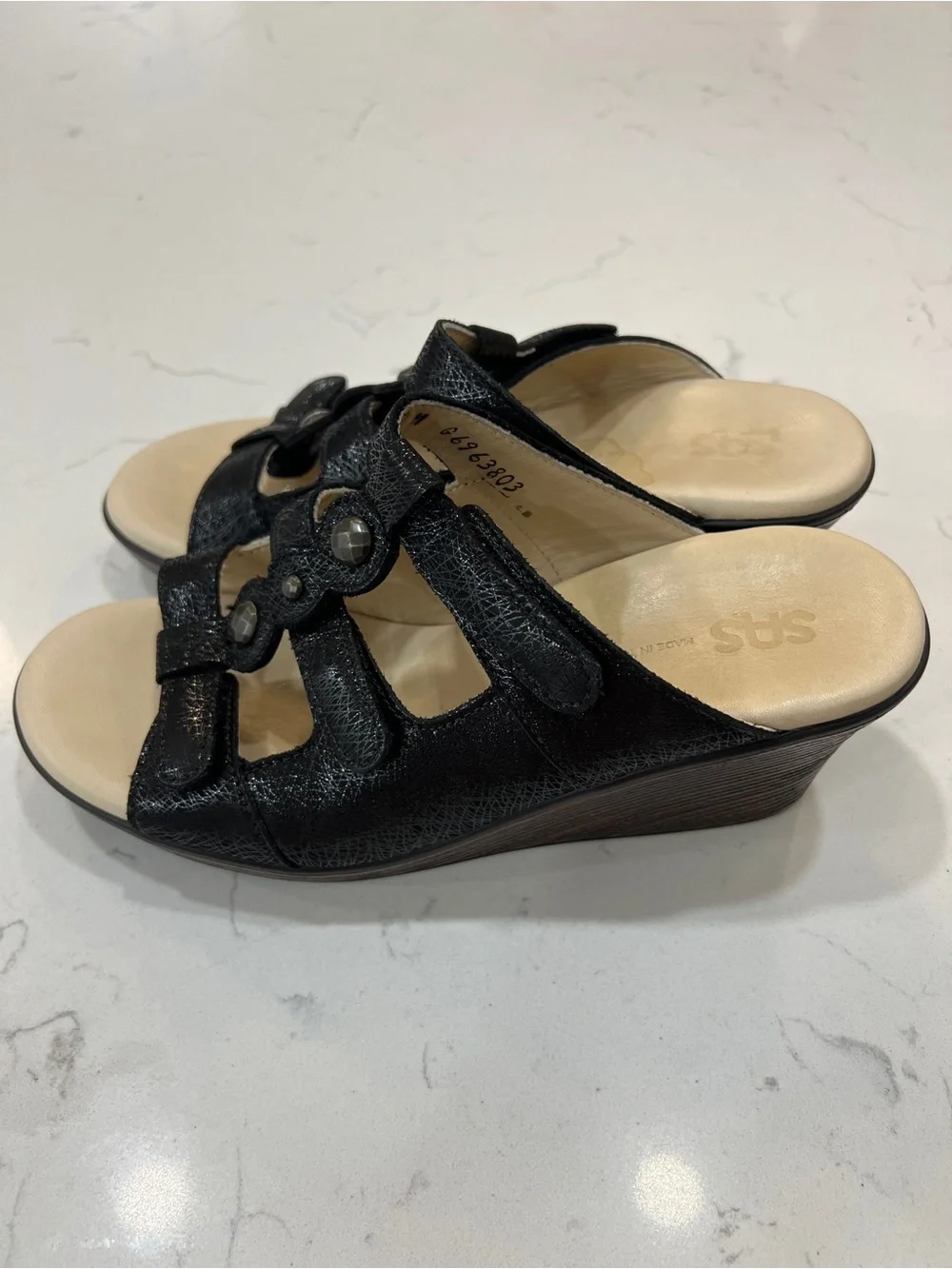 SAS Womens Ginger US 7 M Black Casual Wedge Strappy Sandal Slip On Adjustable